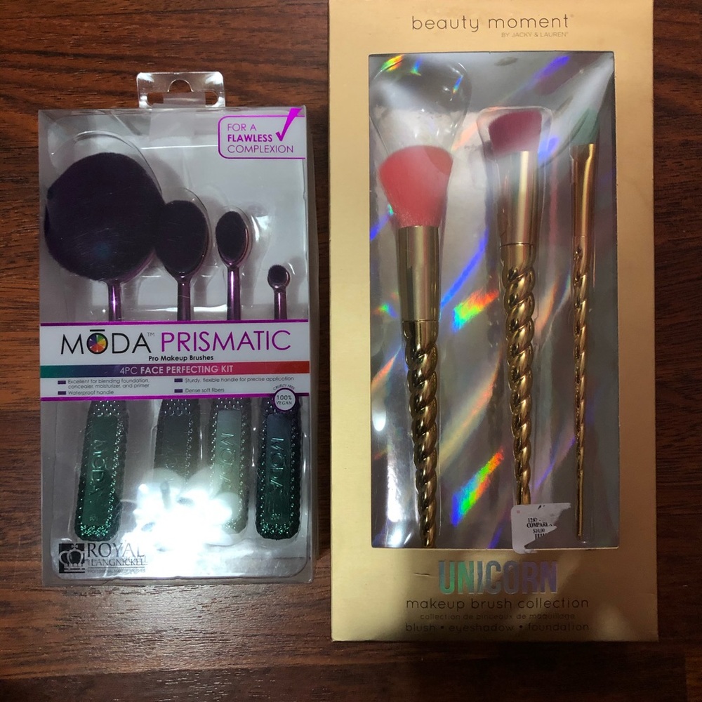 Makeup brushes